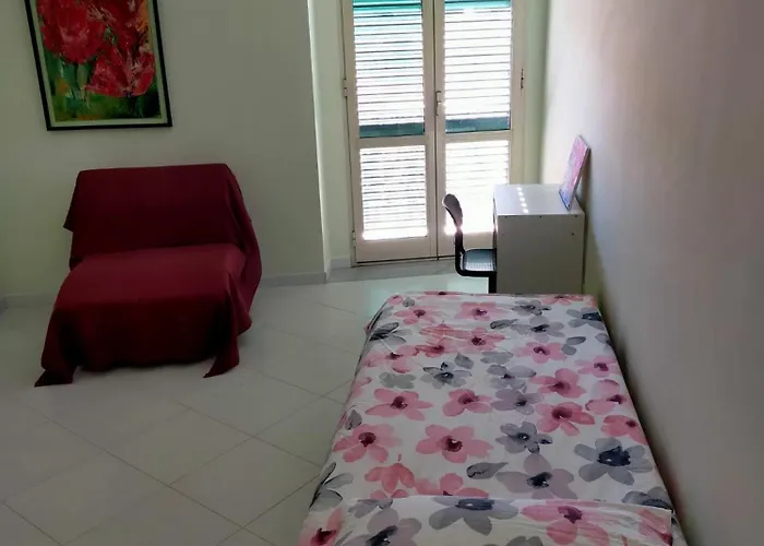 Inside Naples-dint'e'viche' *