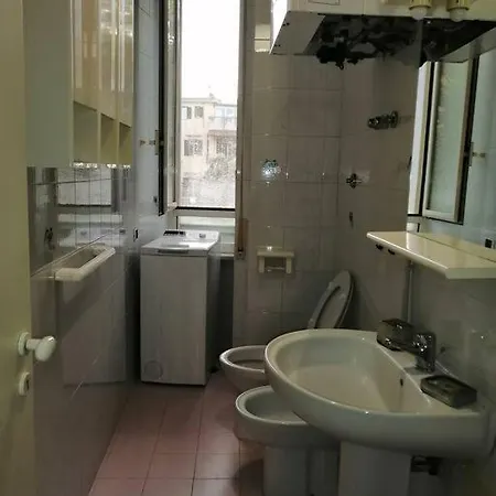 Inside Naples-dint'e'viche' Apartment *